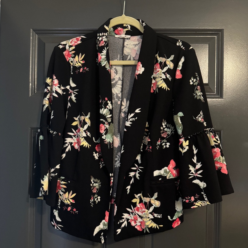 Maurice’s, size large. Worn once.